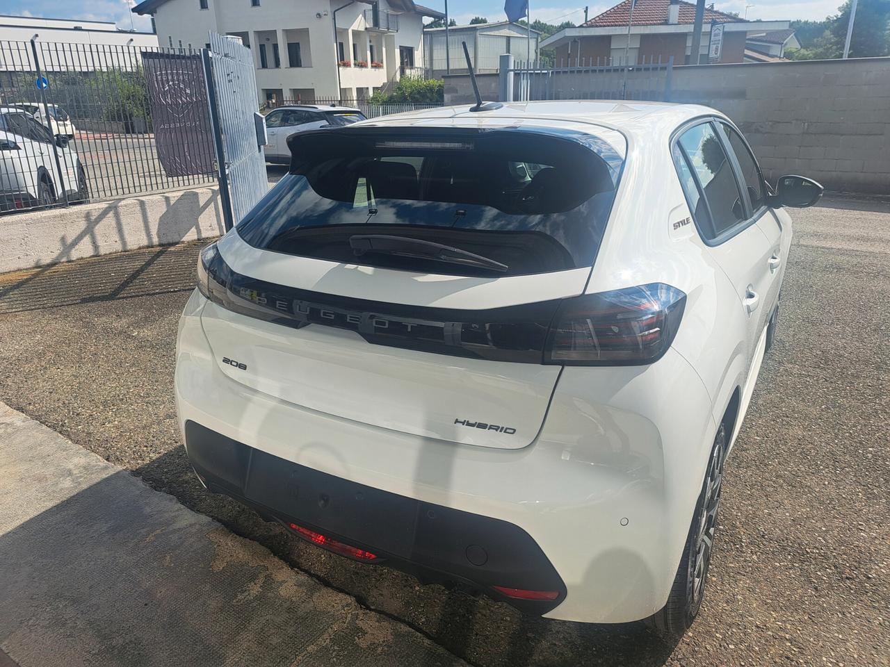 Peugeot 208 HYBRID 110 CV NESSUN OBBLIGO FINANZIARIO !!