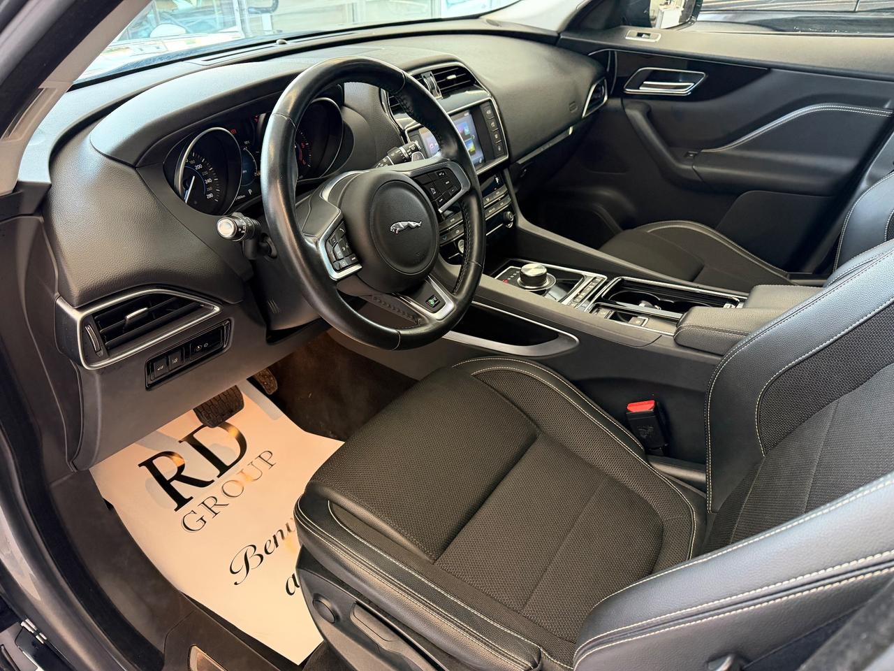 Jaguar F-Pace 2.0d I4 R-Sport awd 240cv automatica iva Esposta