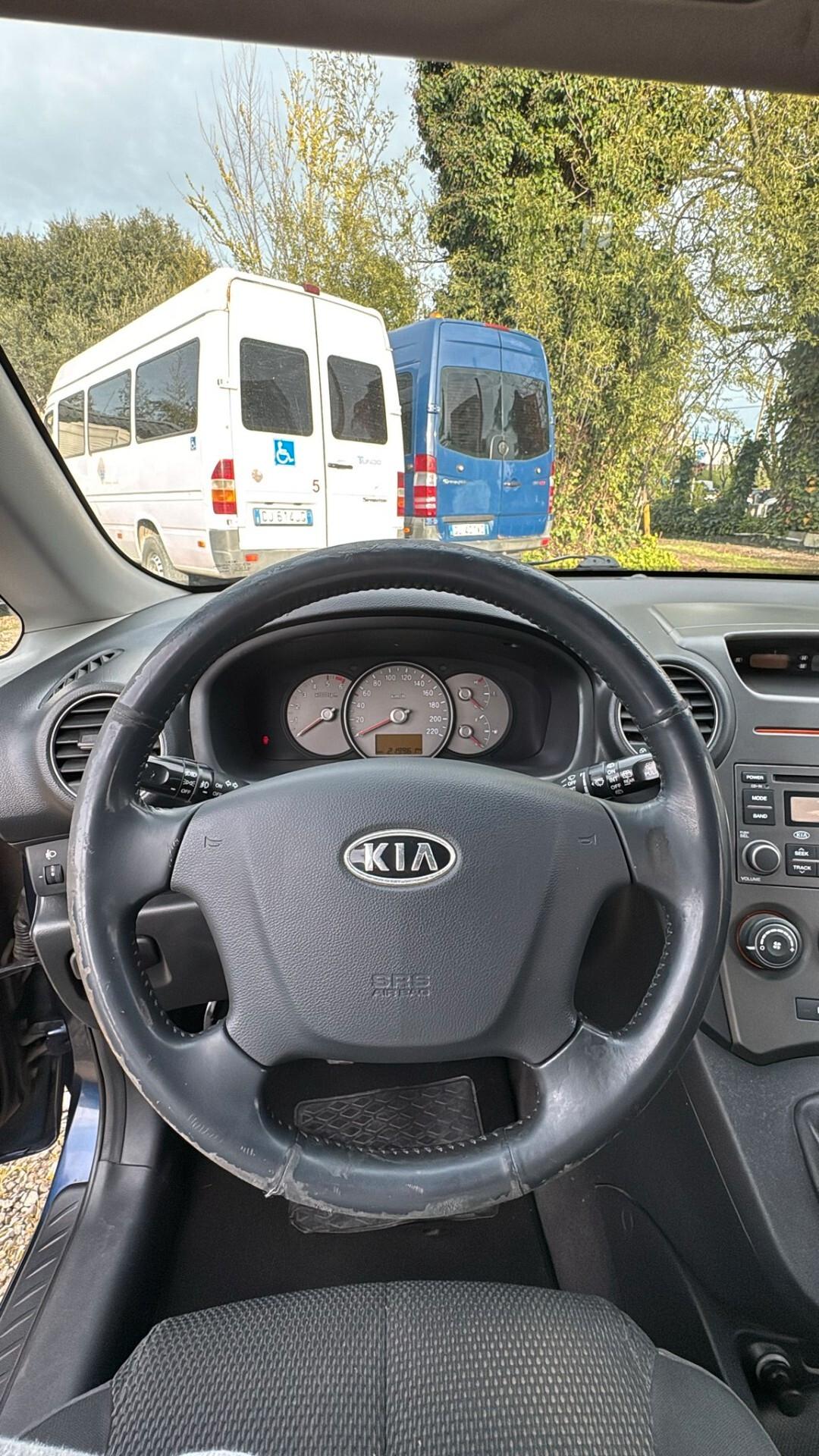Kia Carens 2.0 16V CRDi 7 POSTI
