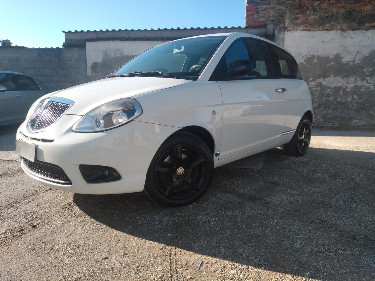 Lancia Ypsilon 1.2 69 CV Diva euro5 x neopatentati