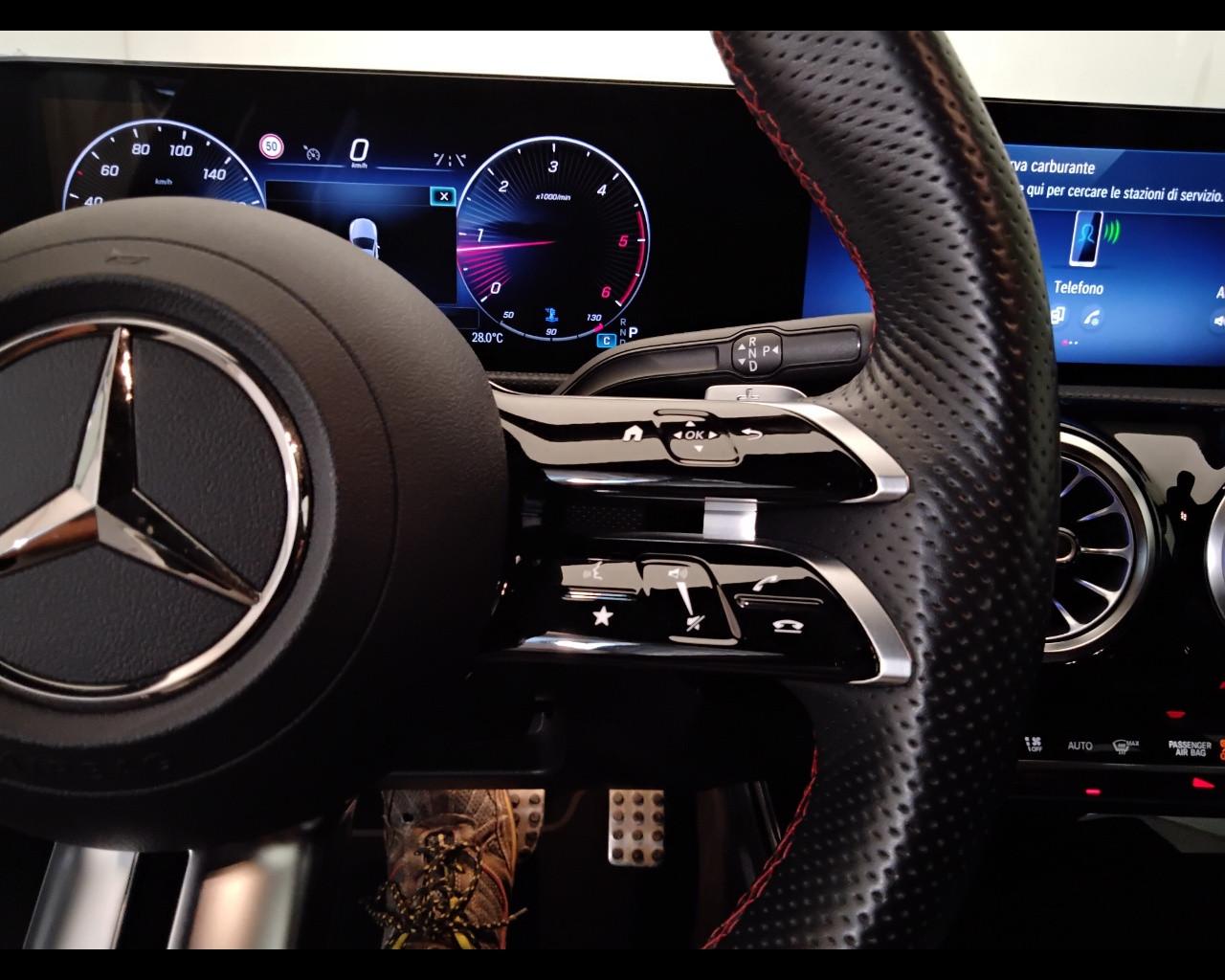 Mercedes-Benz Classe A - W177 2018 - A 180 d AMG LINE Premium