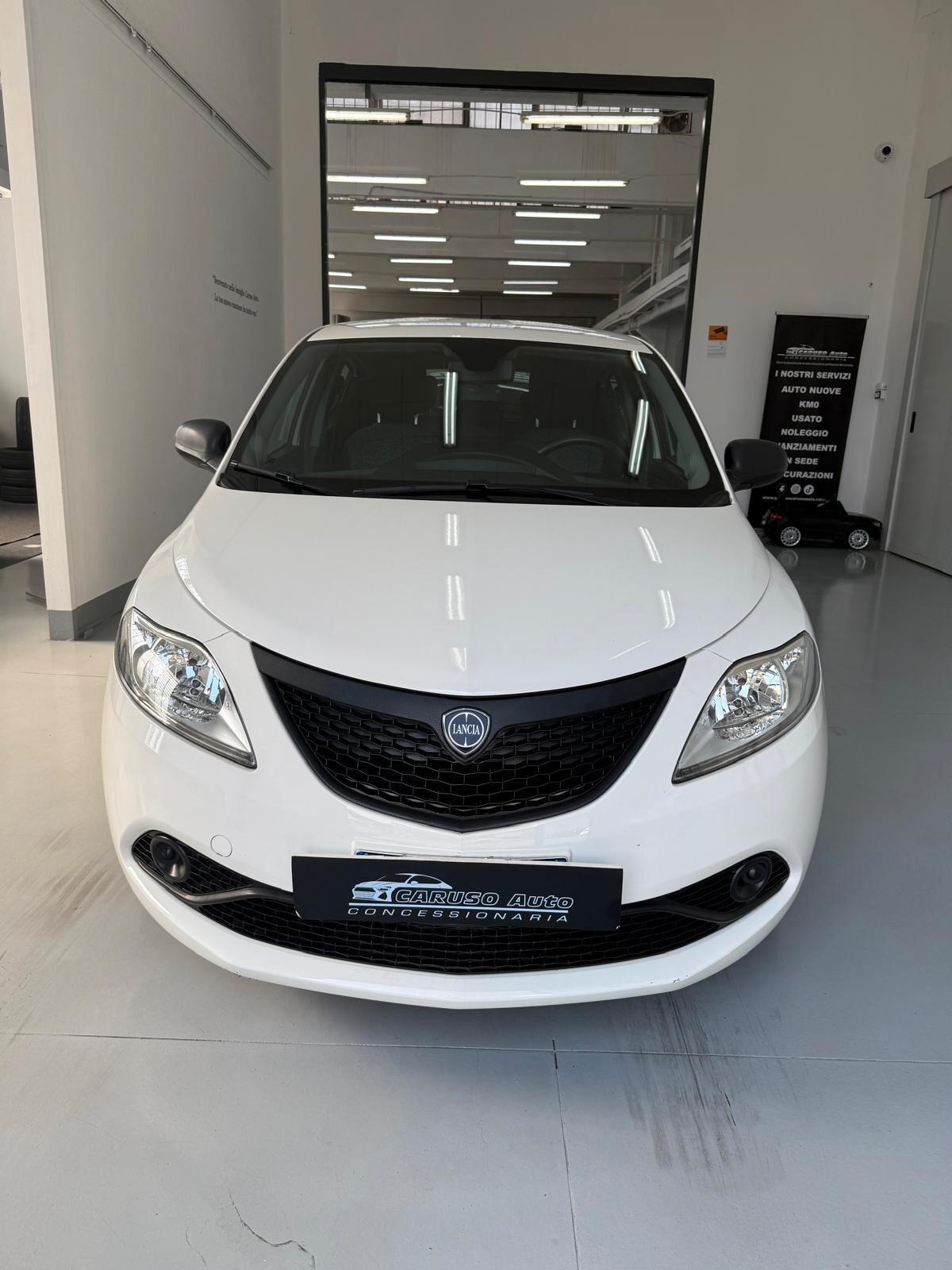 Lancia Ypsilon 1.0 FireFly 5 porte S&S Hybrid Ecochic Silver