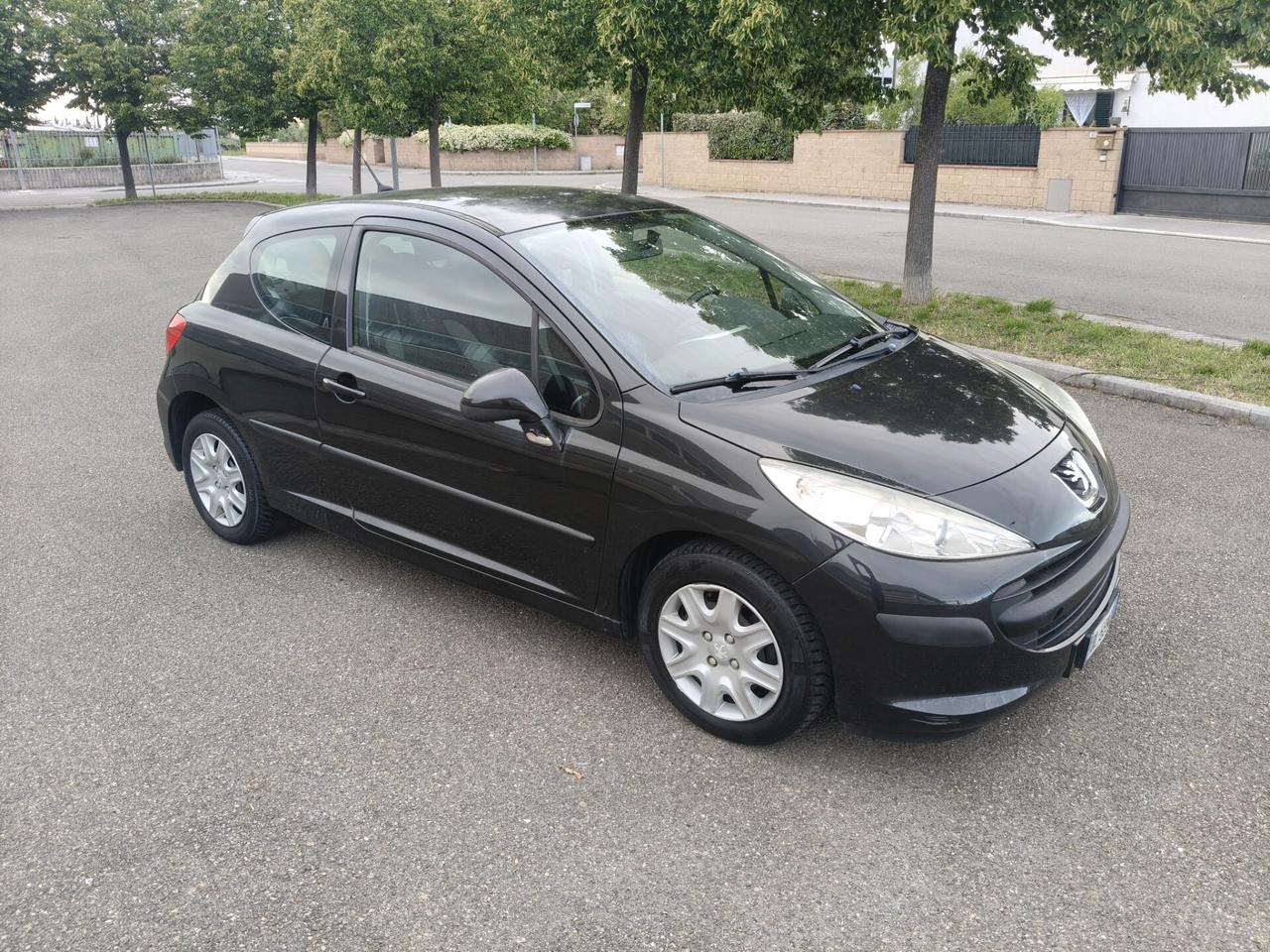 Peugeot 207 1.4 3 porte PER NEOPATENTATI