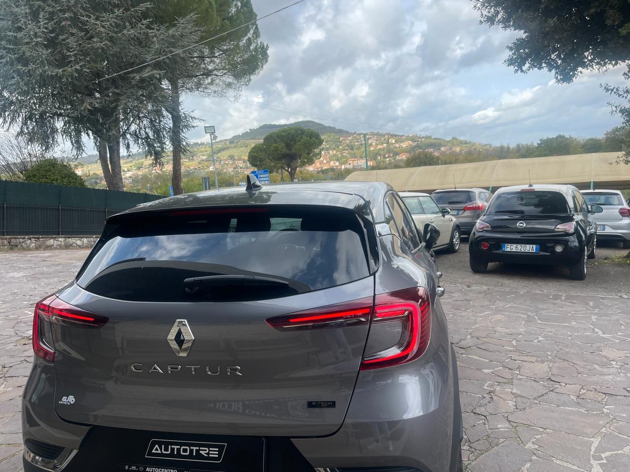 Renault Captur 1.6 E-TECH HYBRID NEO PATENTATI