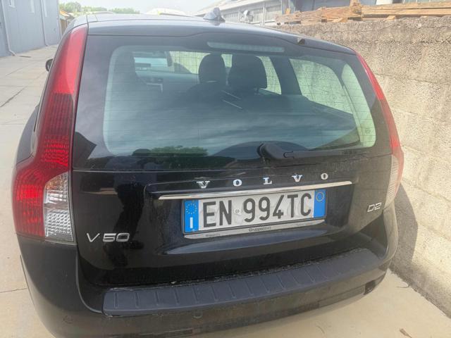 VOLVO V50 D2 R-design senza nessun lavoro da fare