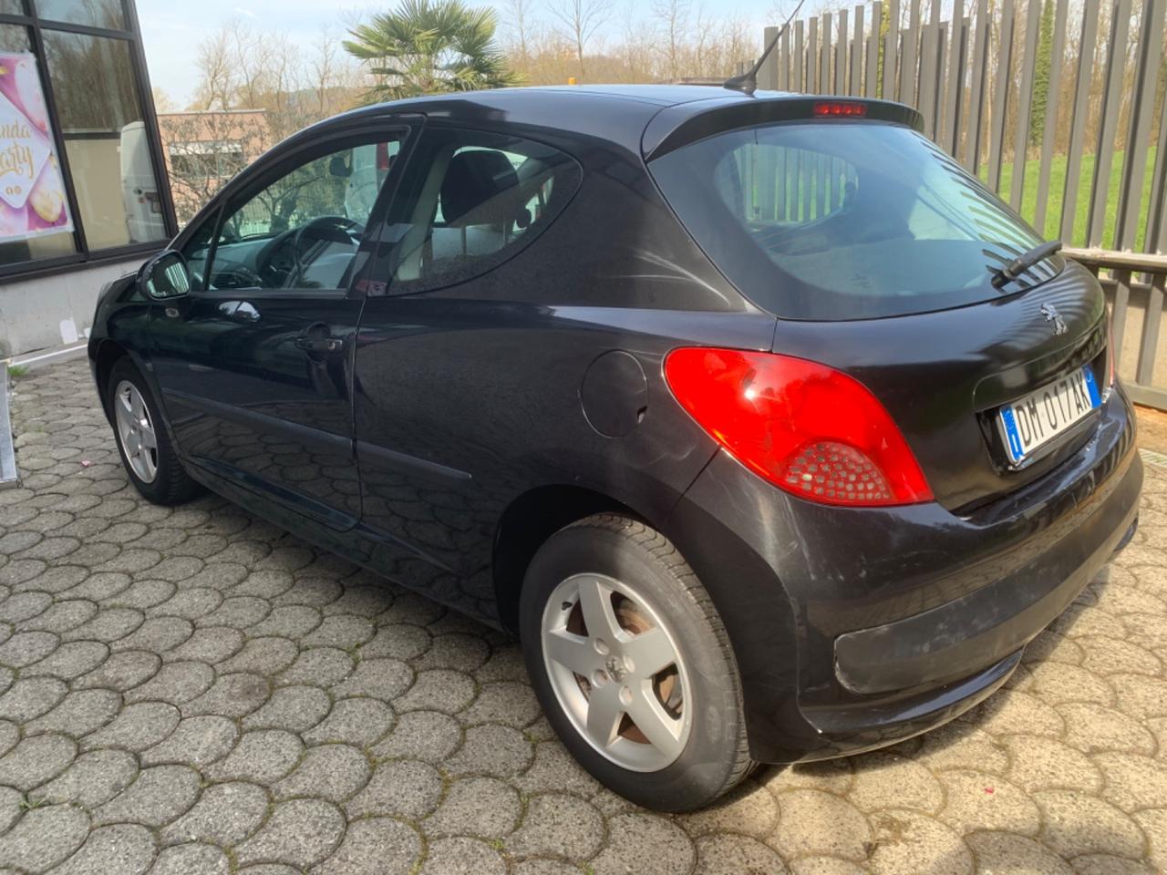 Peugeot 207 1.4 88CV 3p. ONE Line