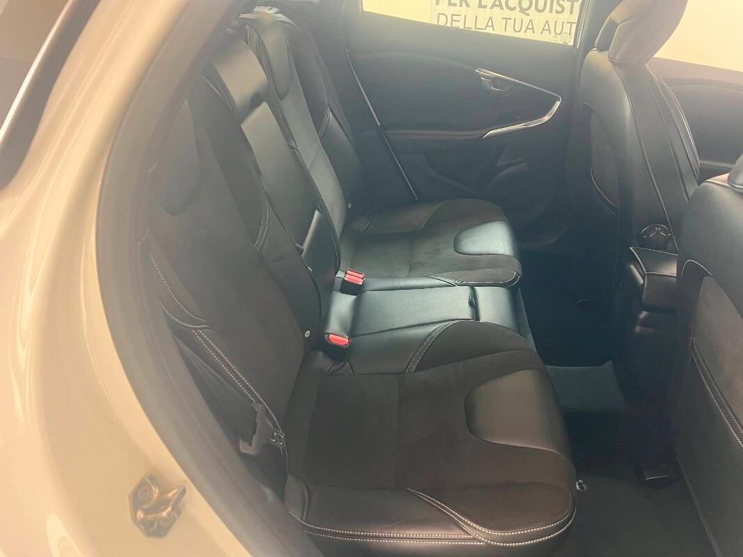 Volvo V40 2.0 d2 R-design