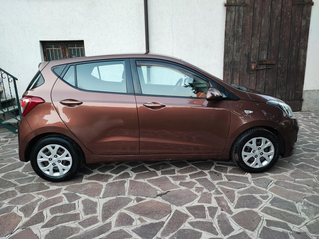 Hyundai i10 1.0 Benz 5 porte neopatentati