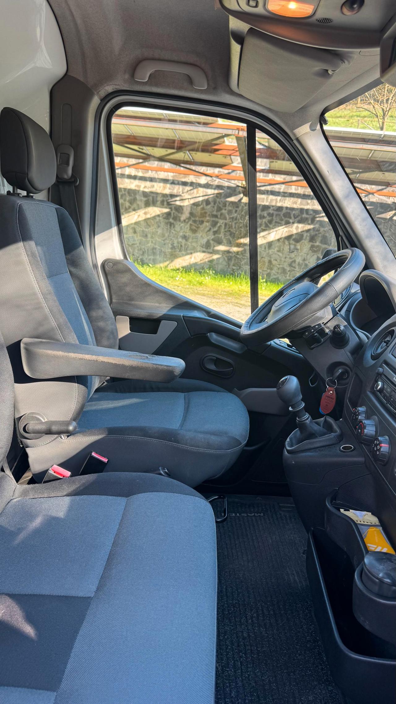 RENAULT Master T33 2.3 dci 125cv L2H2 E5