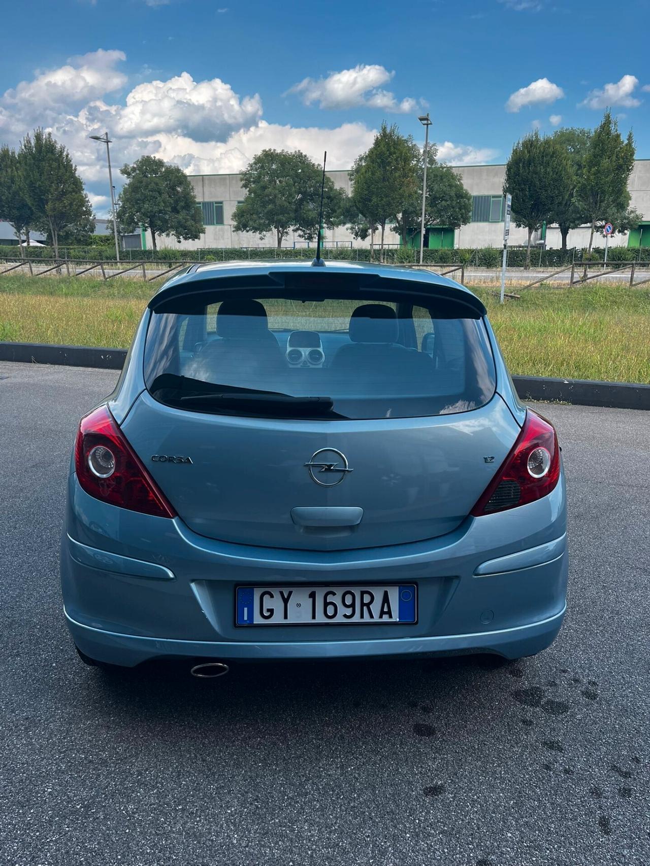 Opel Corsa 1.2 Neopatentati