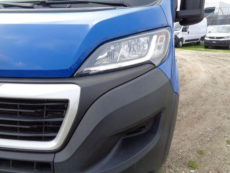 Peugeot Boxer 330 2.2 BlueHDi 140 S&S PC-TN + IVA