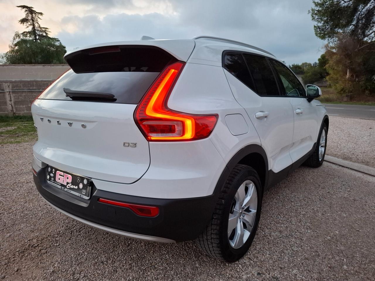 Volvo XC40-2.0-150cv*led*navi*Radar