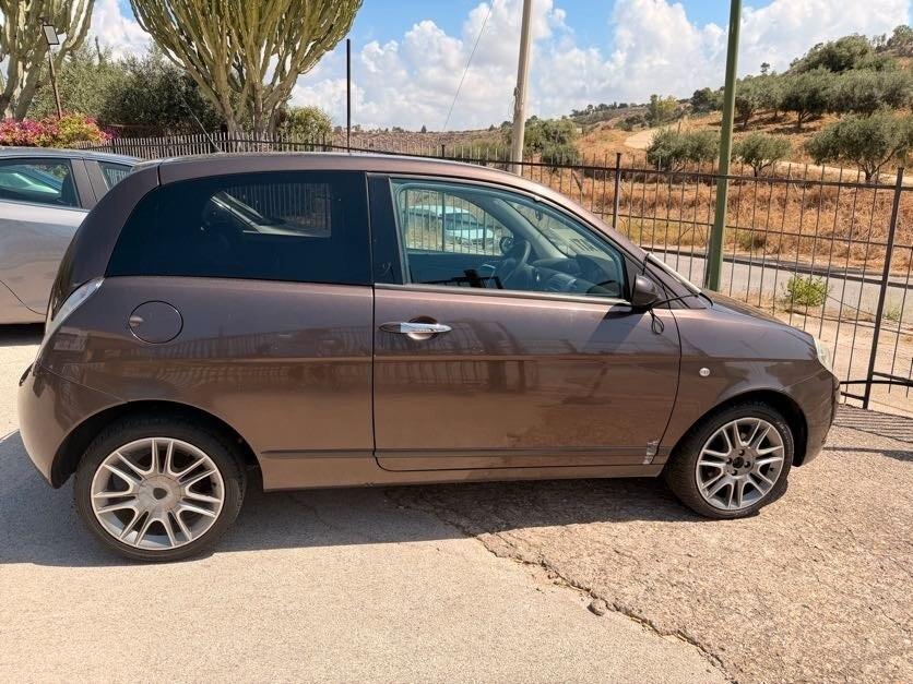 Lancia Ypsilon 1.3 MJT 75 CV Platino