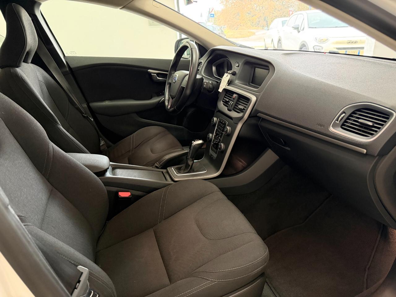 Volvo V40 D2 2016 BERLINA EURO6 OK NEOPATENTATI