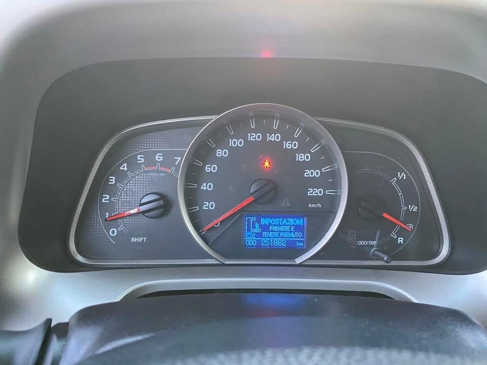 Toyota RAV 4 RAV4 2.0 D-4D 4X4 GANCIO DI TRAINO Lounge