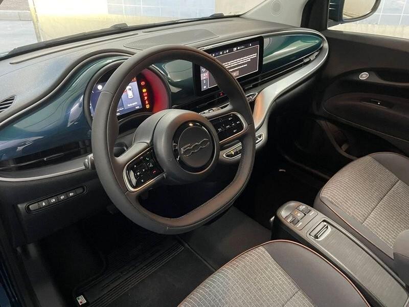 Fiat 500 500e Berlina 42 kWh La Prima