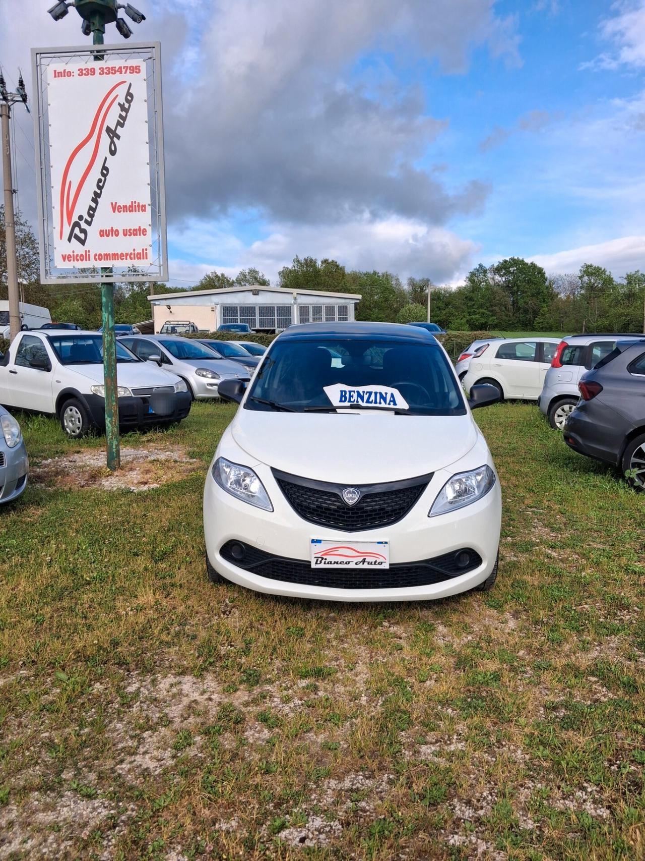 Lancia Ypsilon 1.2 69 CV 5porte S Momodesign