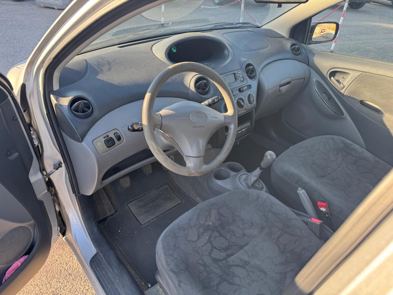 Toyota Yaris 1.0i 16V cat 5 porte