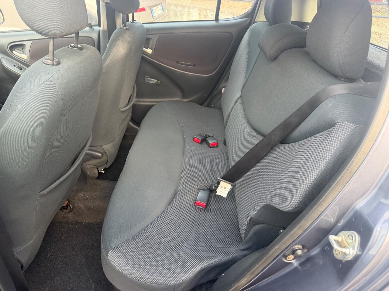 Toyota Yaris 1.0i 16V cat 5 porte Sol Blue