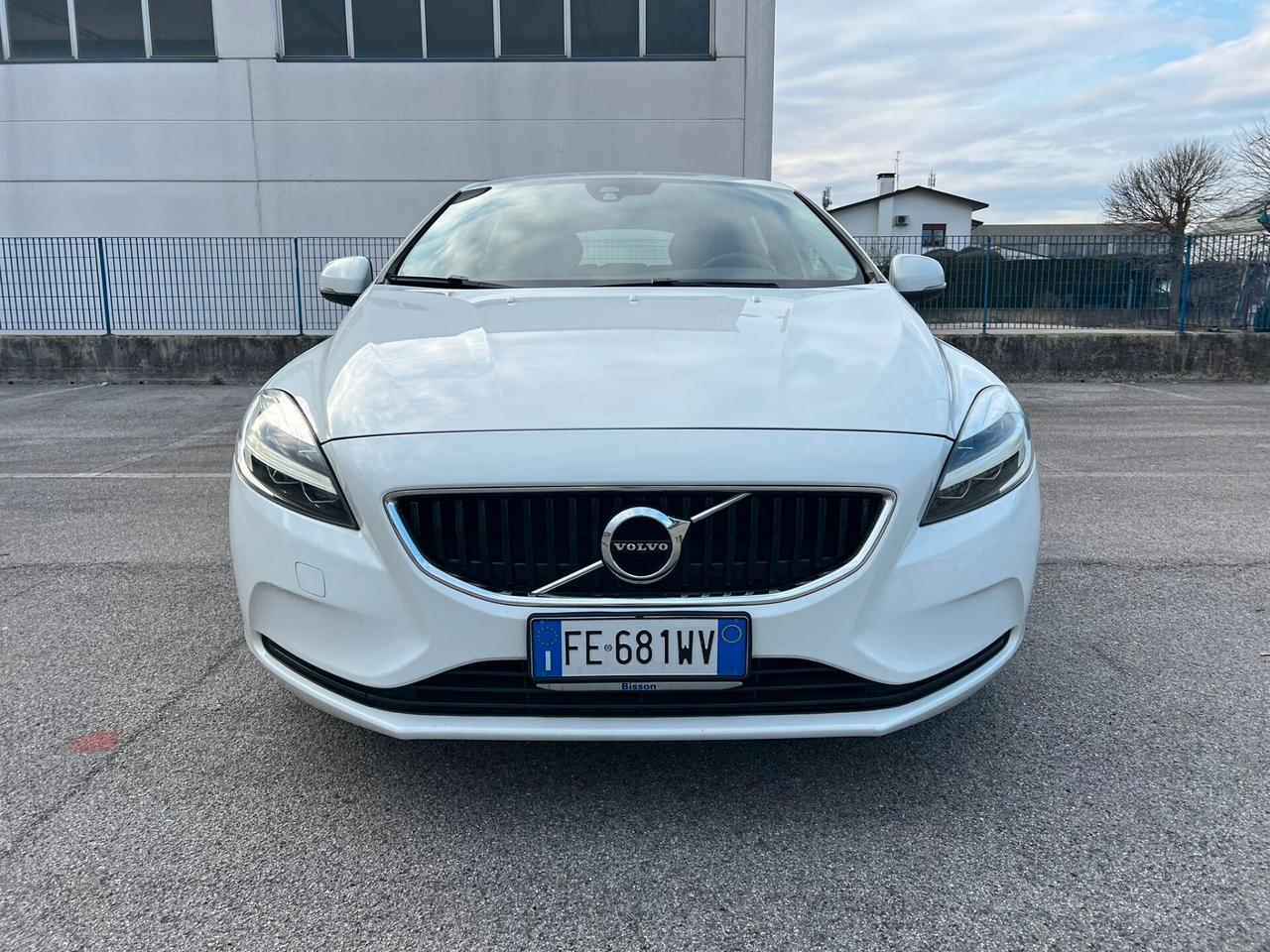 Volvo V40 D2 R-design Momentum 2016