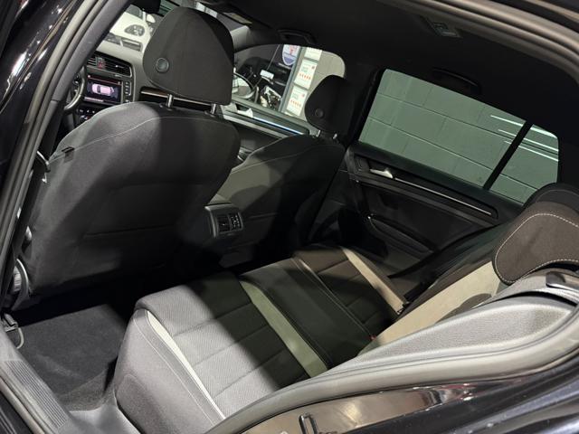 VOLKSWAGEN Golf R RISERVATA
