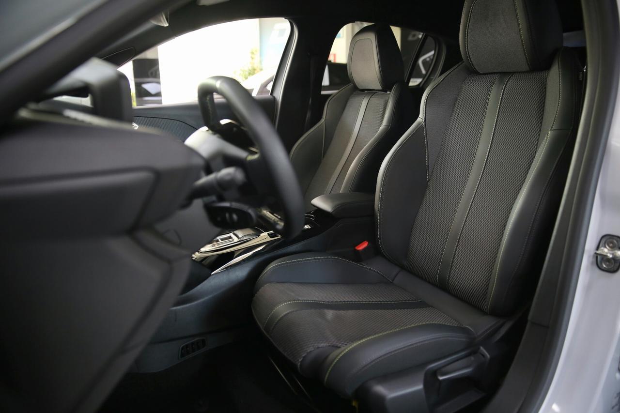 Peugeot 208 Hybrid 145 cv e-DCS6 GT