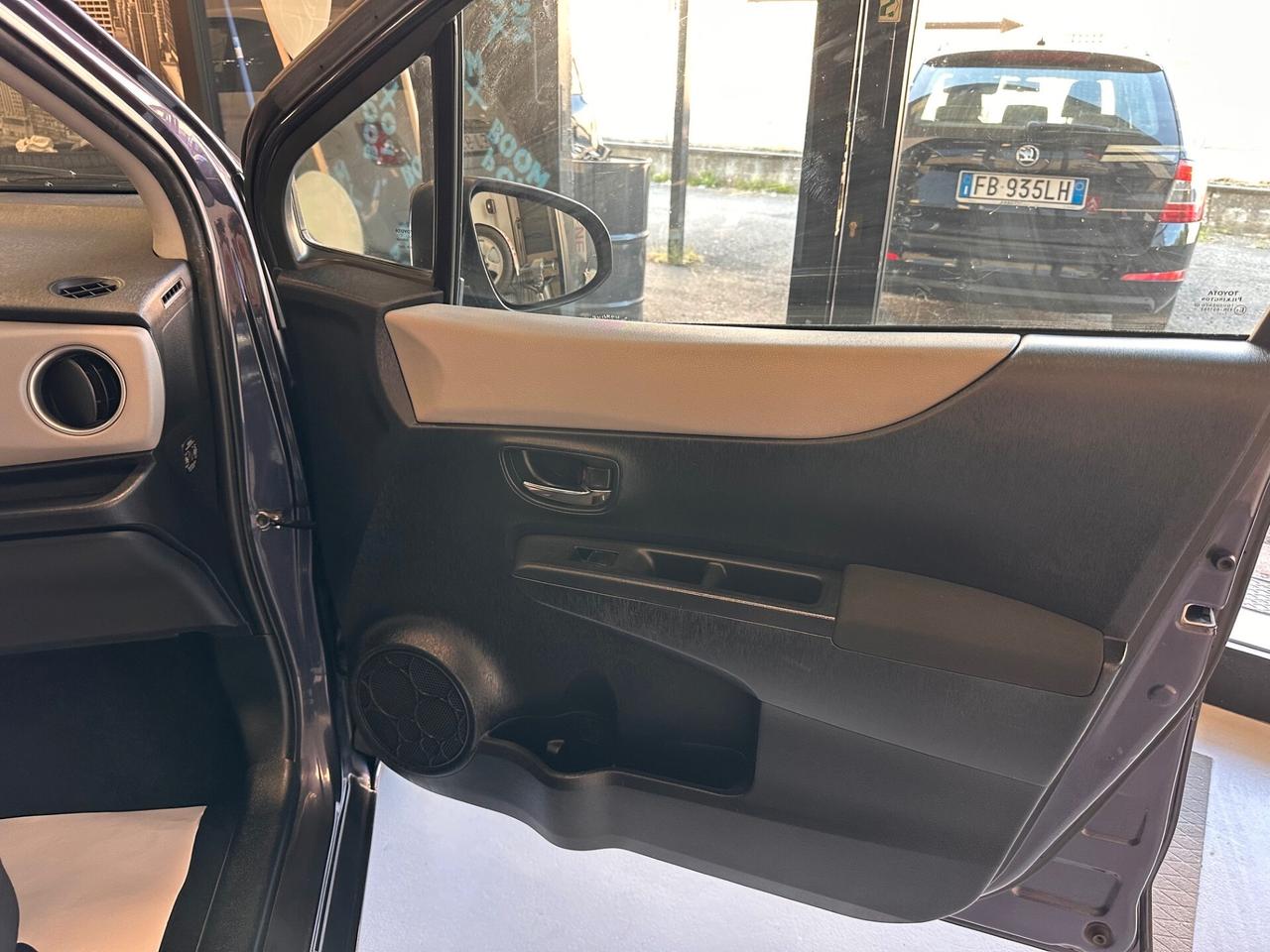 TOYOTA YARIS 1.0 BENZINA 5 PORTE