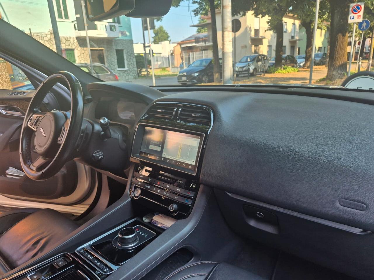 Jaguar F-Pace 2.0 D 180 CV Prestige