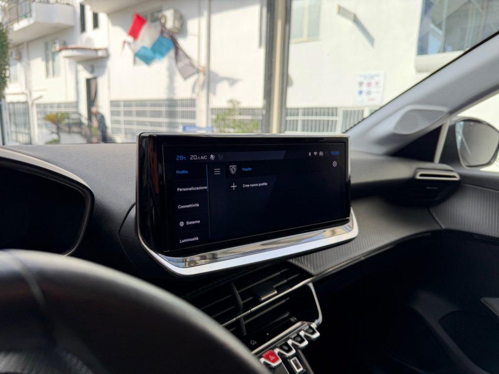 Peugeot 208 Hybrid 110 e-DCS6 Allure da €199,00 mensili