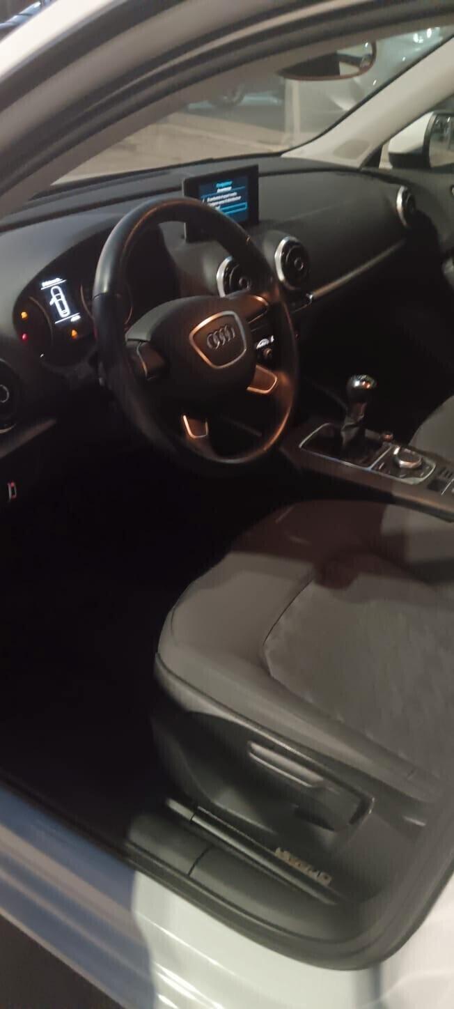 Audi A3 SPB 30 TDI Business Advanced