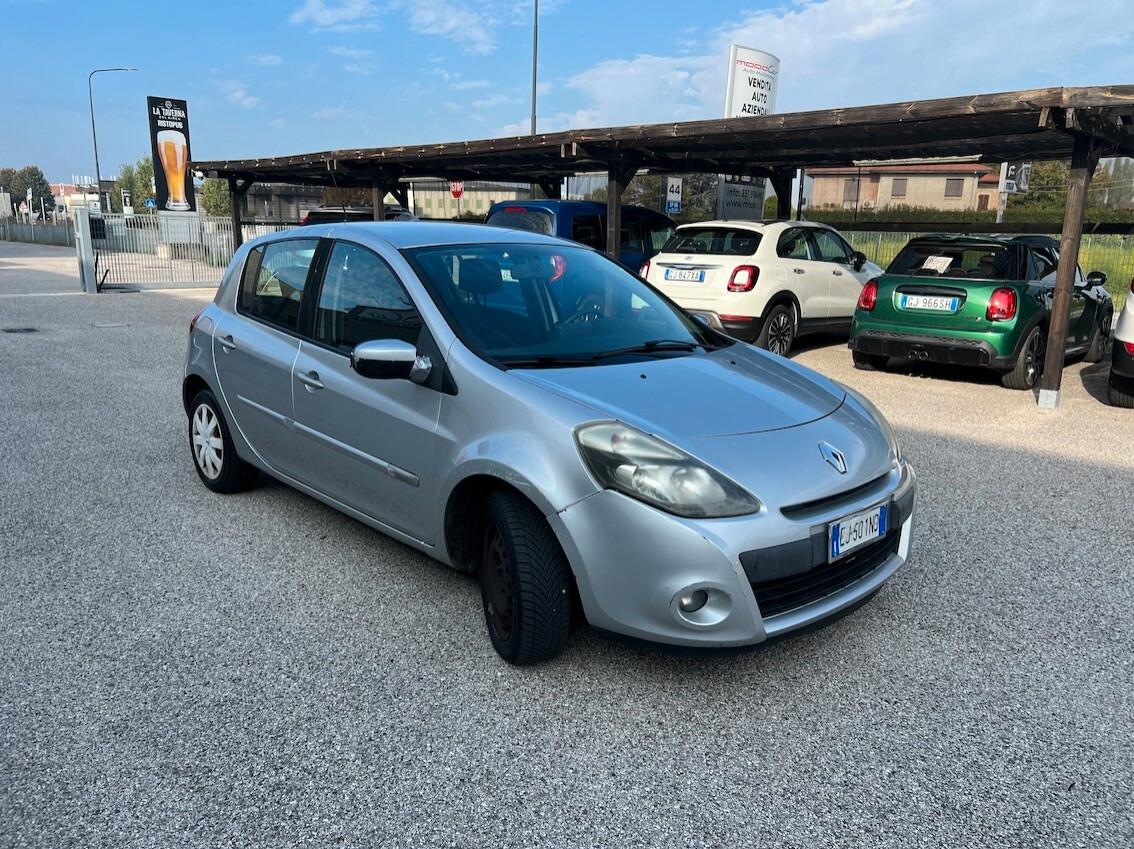 Renault Clio 5p 1.2 16v 75cv - NEOPATENTATI