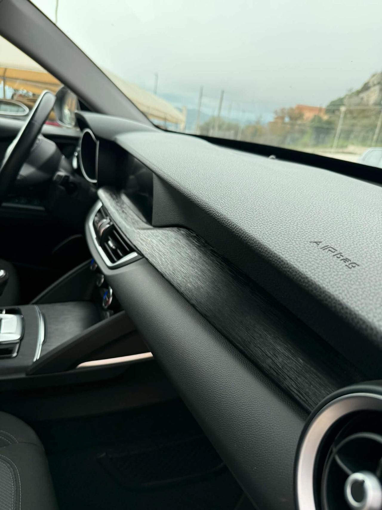 Alfa Romeo Stelvio 2.2 Turbodiesel 160 CV AT8 RWD Sprint