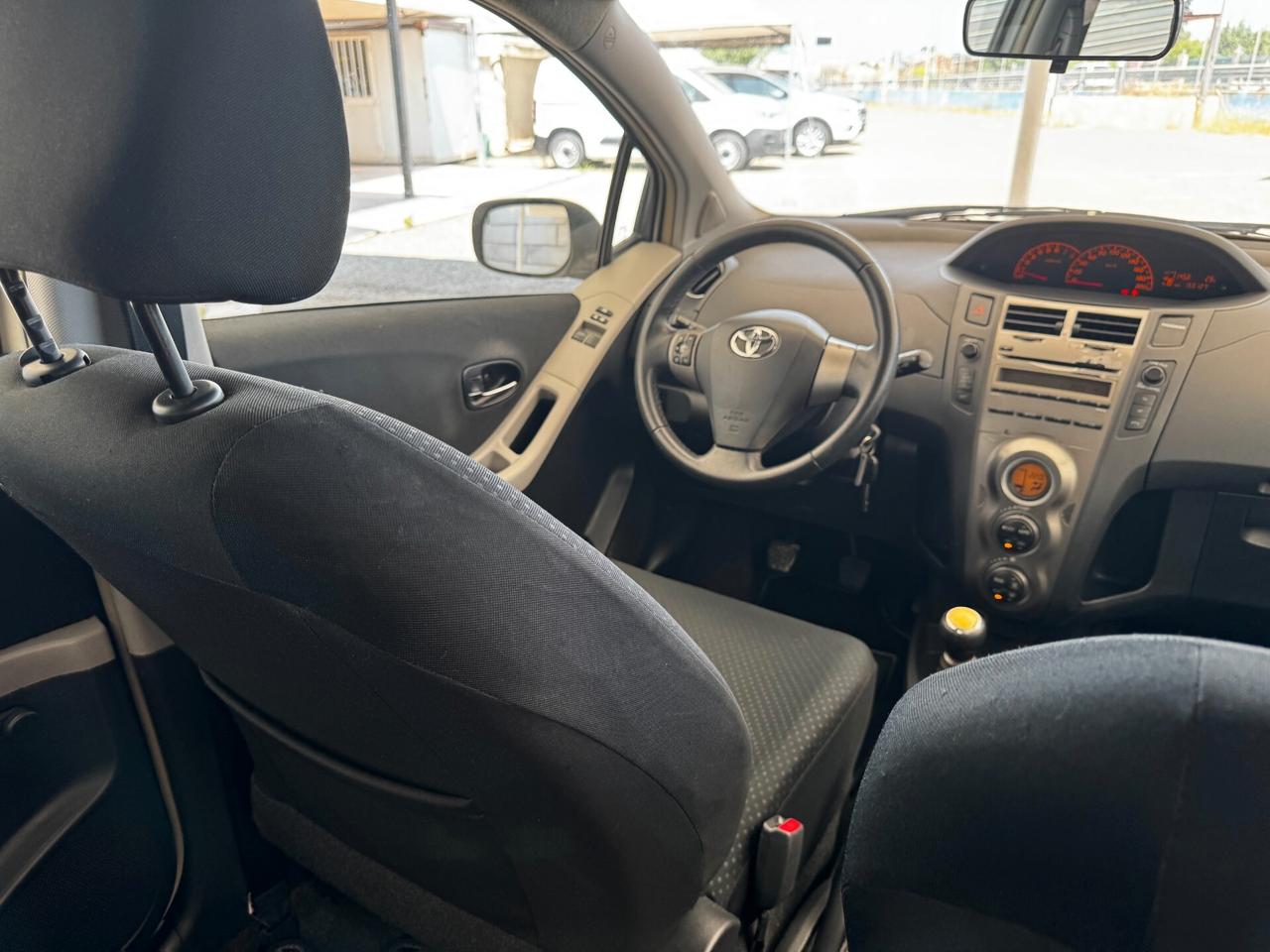 Toyota Yaris 1.0 5 porte Sol 69 Cv