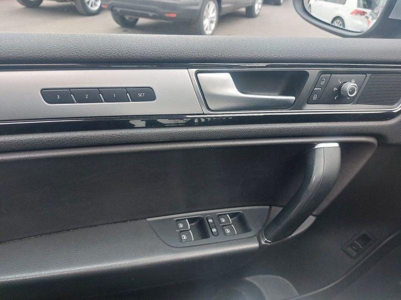 Volkswagen Touareg 3.0 TDI 204 CV tiptronic Executive TETTO-XENO