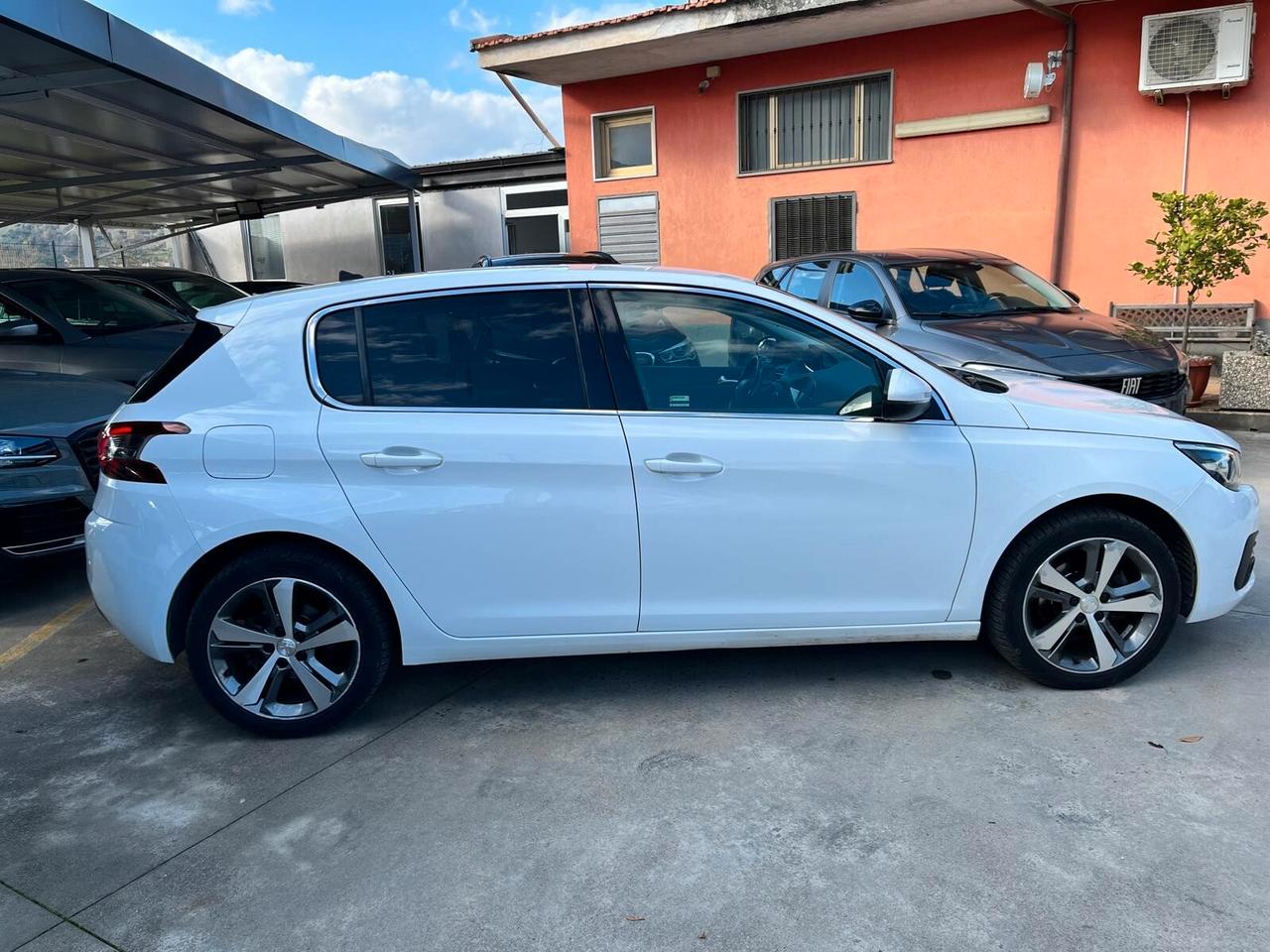 Peugeot 308 BlueHDi 120 S&S Allure