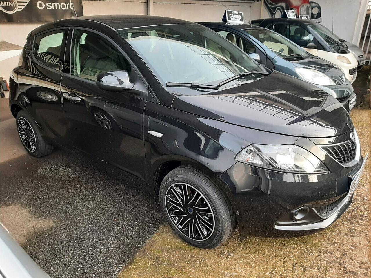 NOLEGGIO LANCIA YPSILON HYBRID