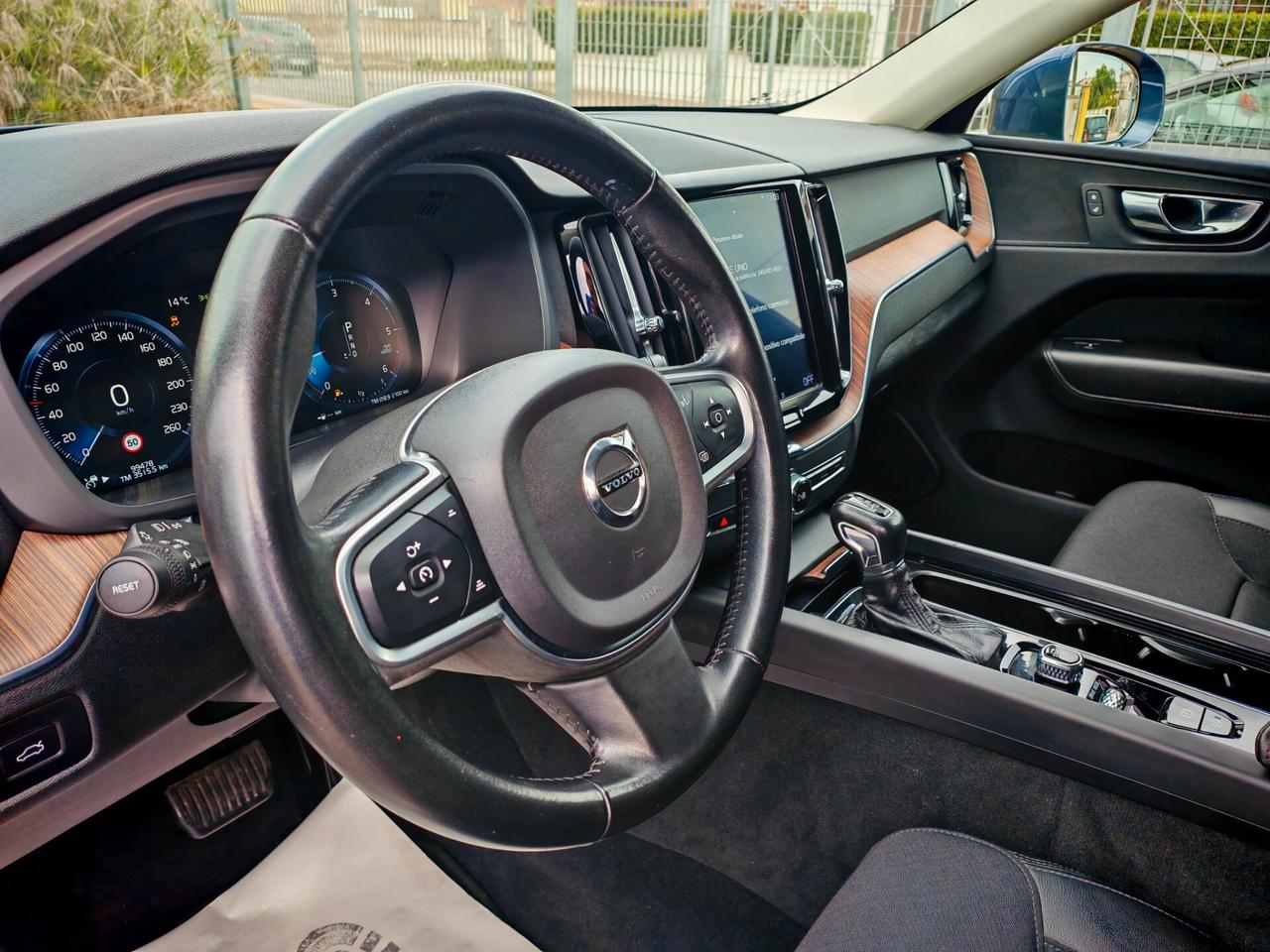 Volvo XC60D4 2.0 190cv pelle navig cam 2020