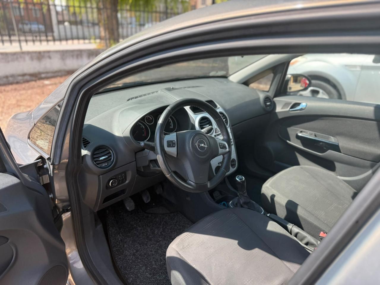 Opel Corsa 1.2 5 porte Cosmo