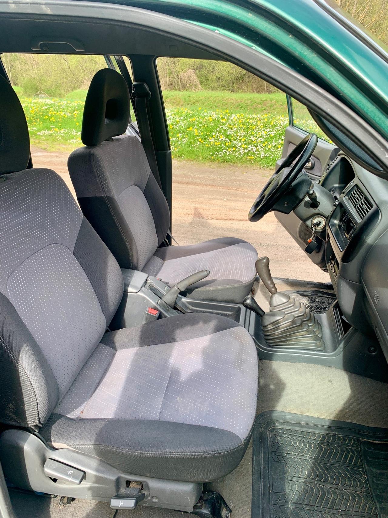 Mitsubishi L200 2.5 TDI 4WD Club Cab Pup. GLS Targ.