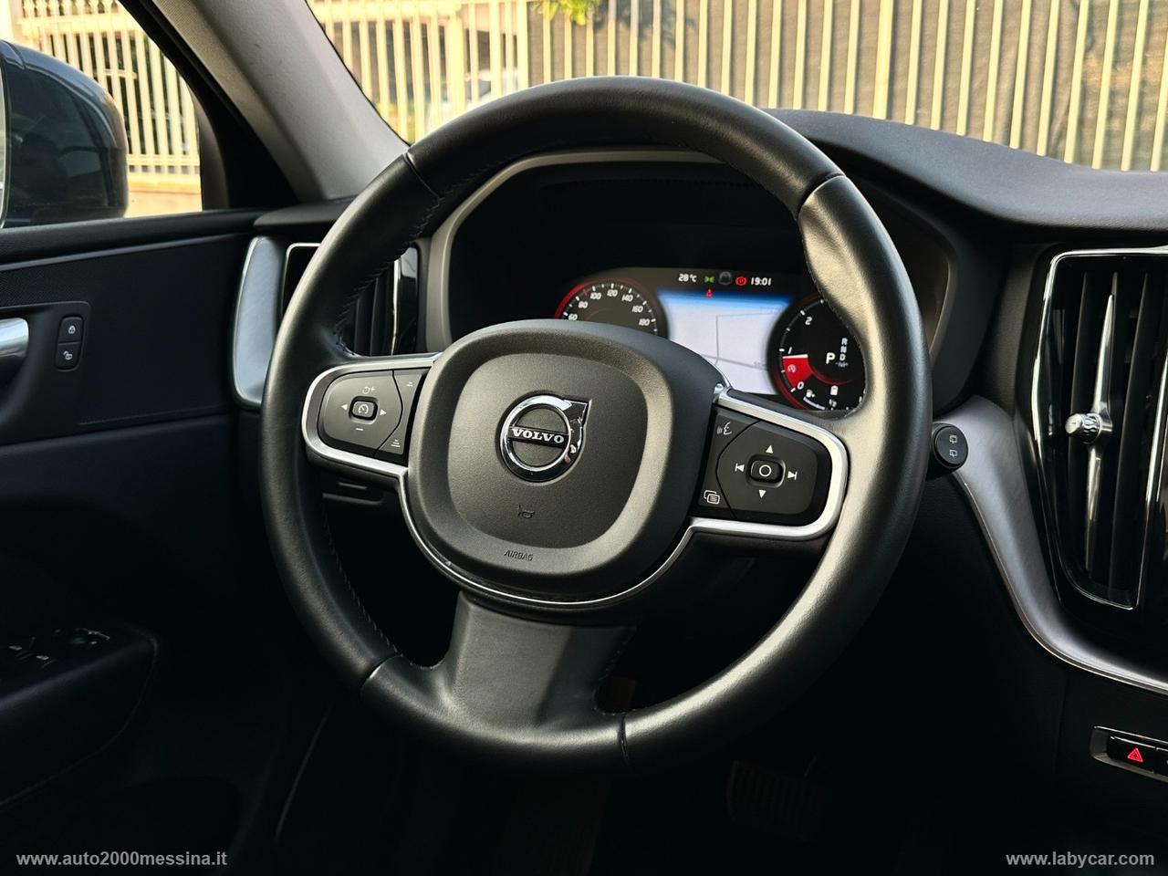 VOLVO XC60 B4 AWD GEARTRONIC MOMENTUM PRO IBRIDO DIESEL