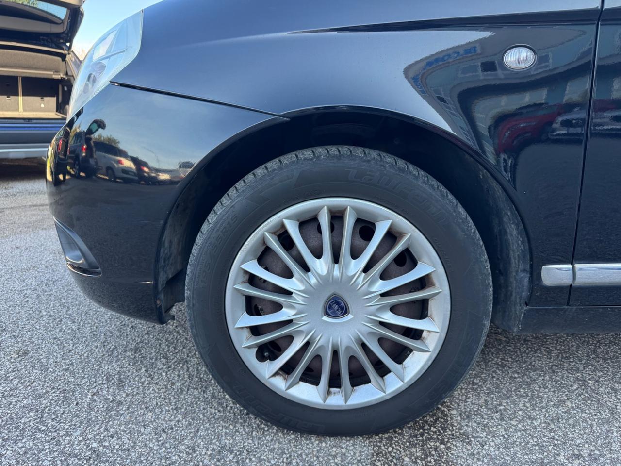 Lancia Ypsilon 1.2 Platino NEOPATENTATI