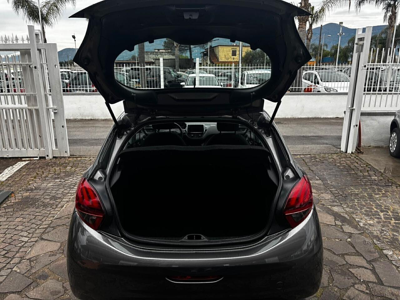 Peugeot 208 BlueHDi 75 5 porte Allure DIESEL 1.5 NEO PATENTATI