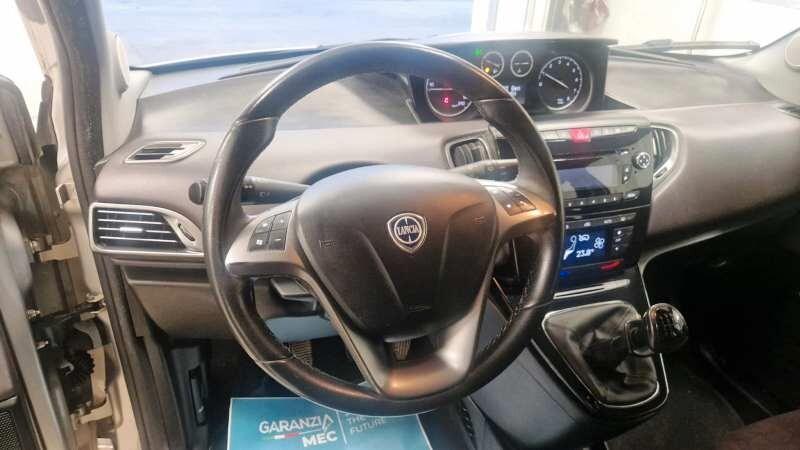 Lancia Ypsilon 1.2 69 CV S&S Gold