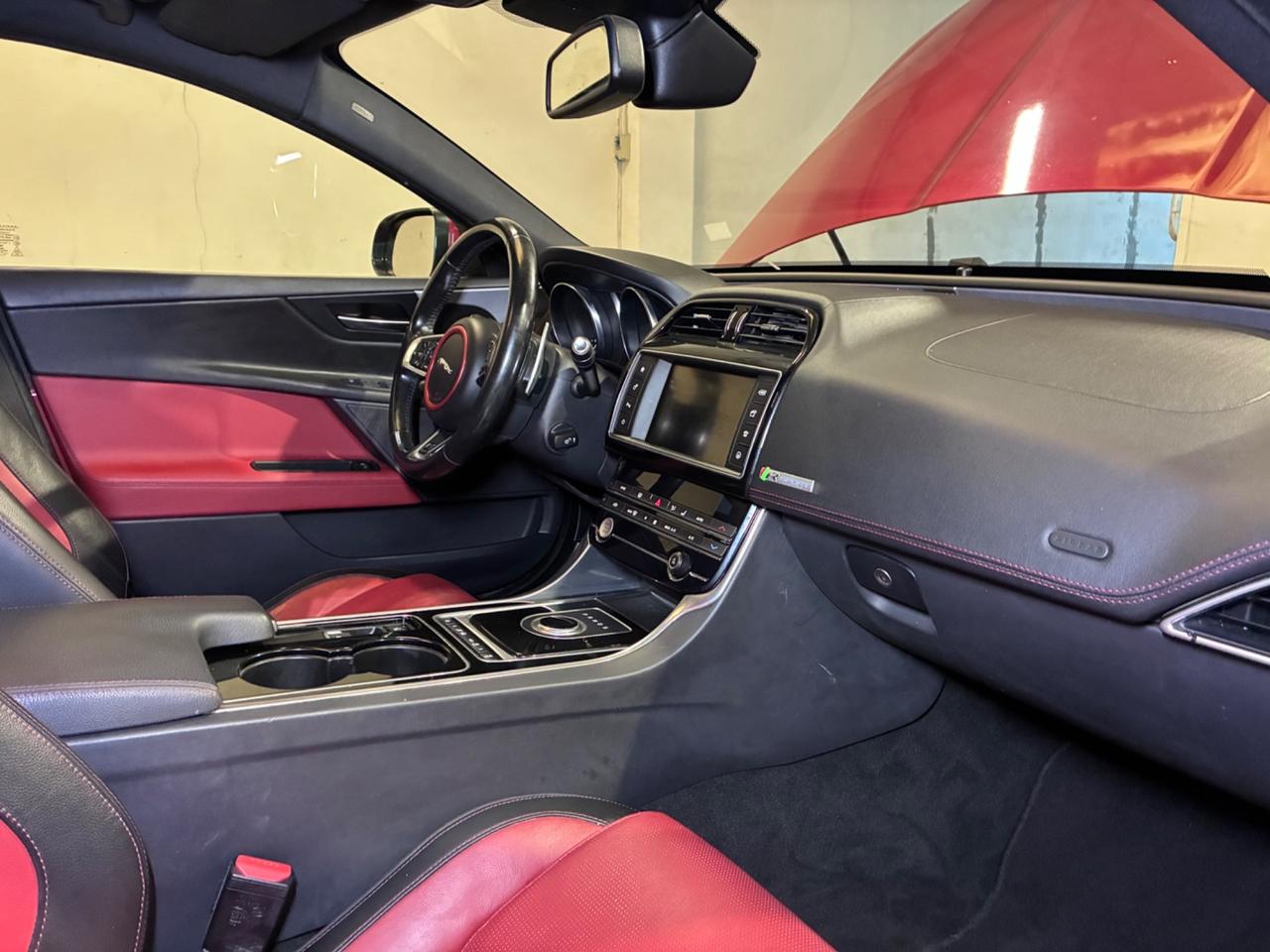 Jaguar XE 2.0 D Turbo aut. R-Sport