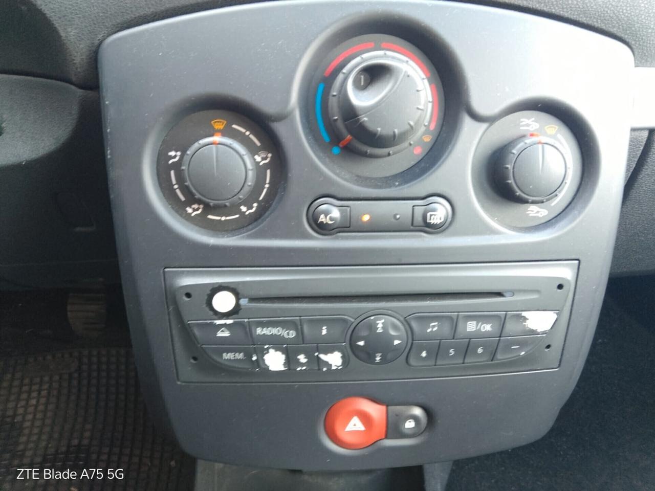 Renault Clio 1.2 benzina neopatentati