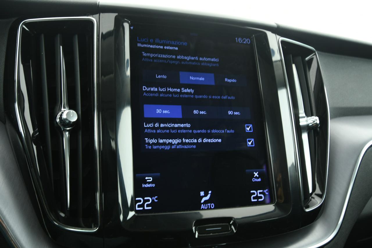 VOLVO XC60 2.0 b4 Momentum Pro awd auto CAMERA+APP CONNECT