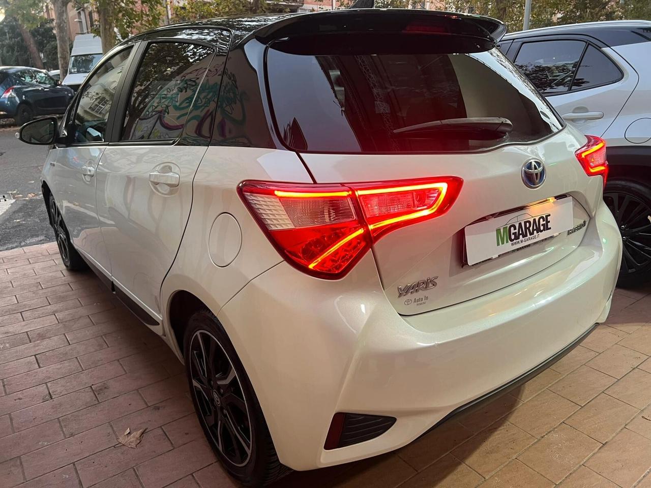 Toyota Yaris 1.5 Hybrid Style / Y20 BITONE