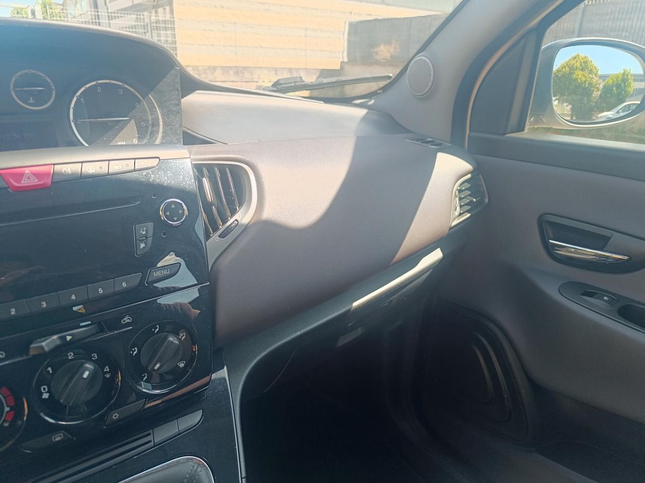 Lancia Ypsilon 1.3 MJT 75 CV SOLAMENTE 129.000 KM
