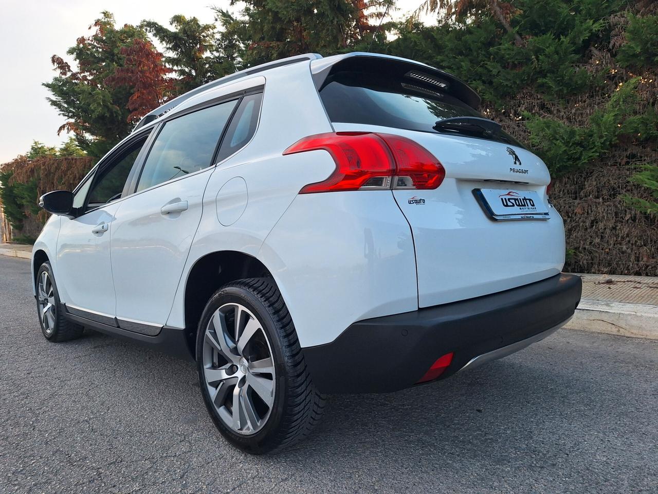 Peugeot 2008 1.6 e-HDi 92 CV "Allure" NAVI