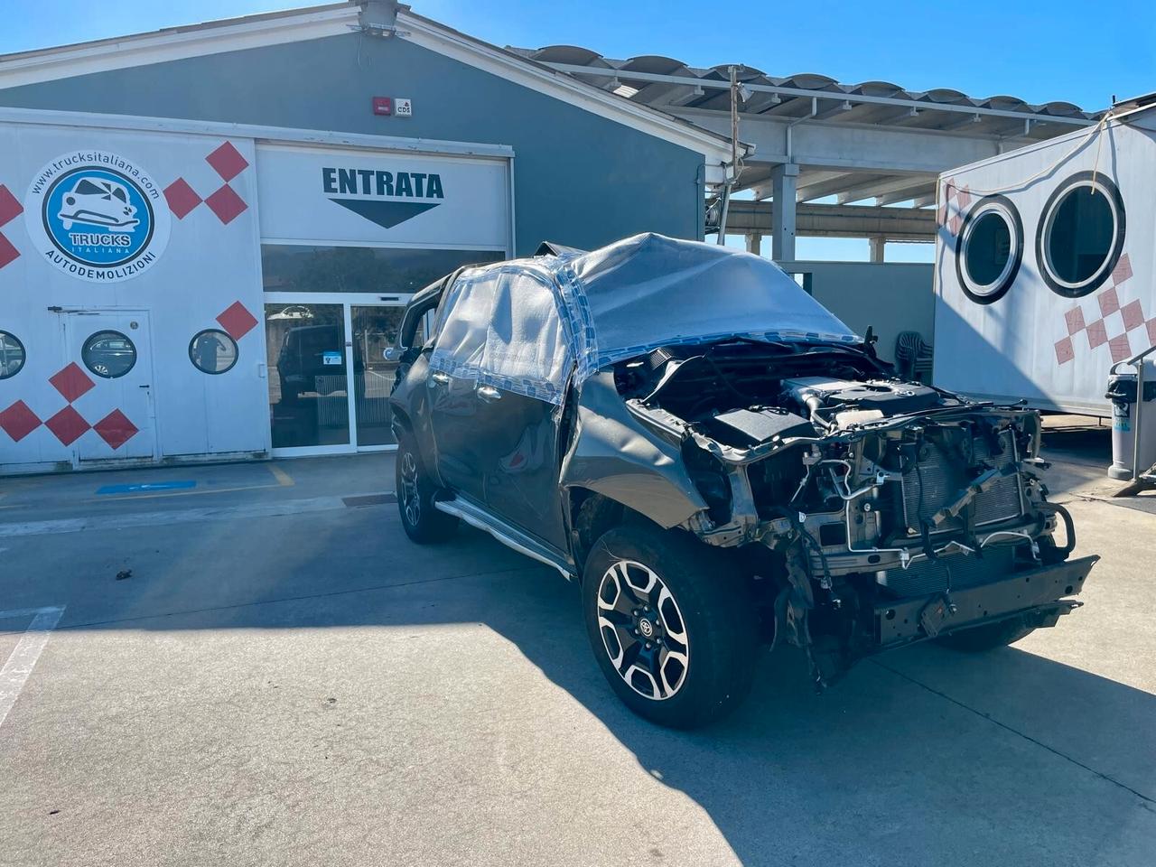 Toyota Hilux 2.4 D-4D 4WD 4 porte Double Cab Lounge ***INCIDENTATO**